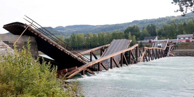 Norveç’te köprü çöktü: Köprüden geçen sürücüler kurtarıldı